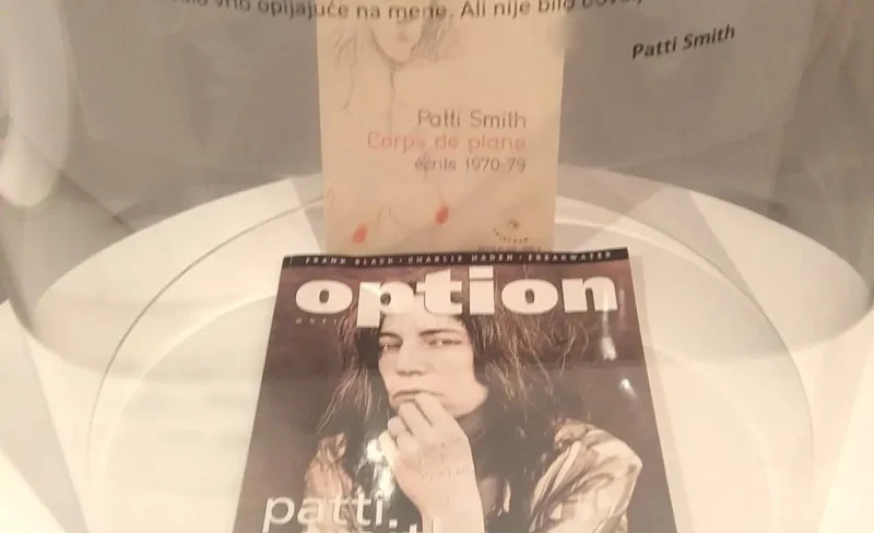 Zbirka pjesama Patti Smith s autoportretom iz 1969.